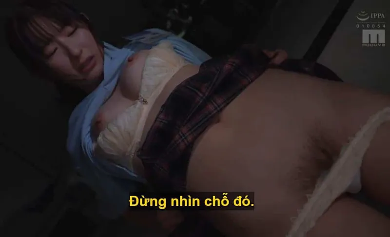 Ông sếp lập mưu "xử đẹp" cô nhân viên kiêu kỳ lười nhác, suốt ngày chỉ chăm chăm chat chit với người yêu.